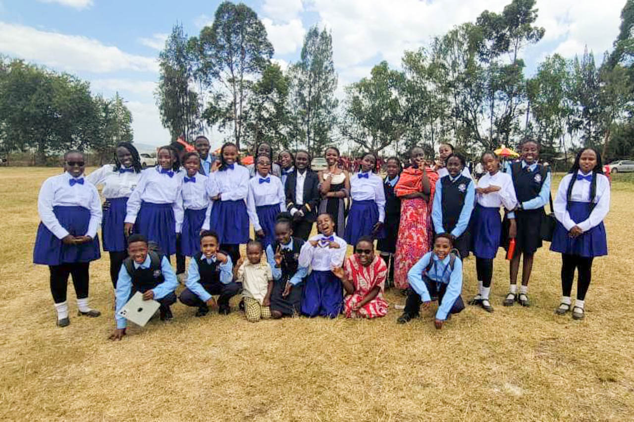A Standing Ovation for Sun and Shield Drama Team